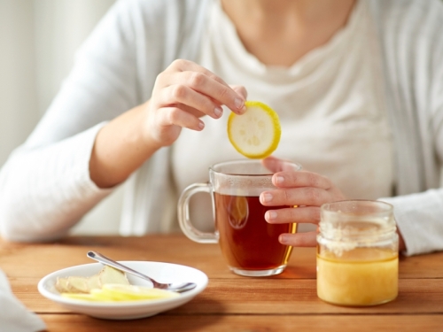 RASPRAVA KOJA TRAJE DECENIJAMA: Pet razloga zašto je bolje piti čaj umjesto kafe; Ona pruža trenutni...