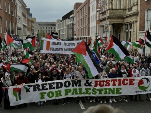 NA HILJADE DEMONSTRANATA SE OKUPILO: U Irskoj održan veliki skup podrške Palestini