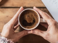 ZAŠTO NAS ISPIJANJE KAFE ČINI SRETNIM: Evo koje su prednosti unošenja kofeina u organizam