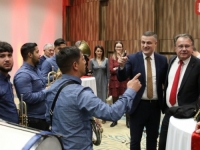 'TJEDNA HEFTARICA' SENADA AVDIĆA NA OBN-u: Raštimani, ulični romski orkestar na Novogodišnjoj zabavi SDP-a slika je i prilika, truba-rukovodstva te stranke