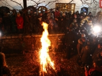'SB' NA BADNJE VEČE: U sarajevskoj Staroj pravoslavnoj crkvi zapaljen badnjak, pogledajte detalje (FOTO)