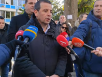 DRAMA NA ULAZU U HET: Vukanoviću obezbjeđenje nije dozvolilo ulazak u zgradu (VIDEO)