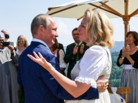 SLUČAJ BIVŠE AUSTRIJSKE MINISTRICE: Kako je Karin Kneissl zbog Putina izgubila sve osim fantastično plaćenog posla u 'ROSNEFTU'