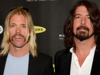 ISPITUJE SE UZROK IZNENADNE SMRTI: Foo Fighters otkazuju nadolazeće turneje zbog smrti bubnjara Taylora Hawkinsa...