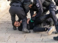 JEVREJSKI RADIKALI UŠLI U AL-AKSU: Izraelska policija rastjerivala i tukla Palestince nakon sabah-namaza