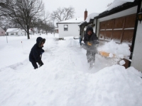 NESTVARNI PRIZORI IZ AMERIKE: Rijetka proljetna snježna mećava pogodila Kanadu, sve je zatrpano za nekoliko minuta (FOTO)