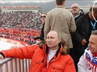 'DAILY MAIL' PIŠE: Vladimir Putin ima rak, stalno ga prati onkolog?