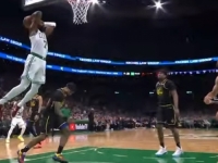FANTASTIČNO FINALE PLAY OFF-a NBA LIGE: Velika pobjeda 'Celticsa' protiv 'Warriorsa' i vodstvo od 2-1 u finalnoj seriji (VIDEO)