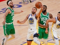 FINALE NBA LIGE: 'Golden State Warriorsi' predvođeni sjajnim Curryem savladali 'Boston Celticse' i izjednačili rezultat u finalnoj seriji (VIDEO)