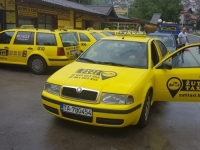 'SB' SAZNAJE: U Sarajevu nepoznate osobe pokušale ukrasti taksi-vozilo