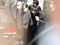 JAPAN SE OPRAŠTA OD BIVŠEG PREMIJERA: Tijelo ubijenog Abea dovezeno u porodičnu rezidenciju u Tokiju