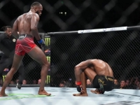 ŠOKANTAN KRAJ NEPORAŽENOG UFC ŠAMPIONA: Udarac u glavu, pao kao svijeća (VIDEO)