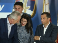 OBJAVILI ISTOVREMENO: Da li je ovo zajednički izborni slogan Jelene Trivić i Mirka Šarovića (FOTO)