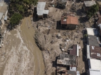 APOKALIPTIČNI PRIZORI S LICA MJESTA: Najmanje 43 mrtvih i 50 nestalih u klizištima i poplavama...