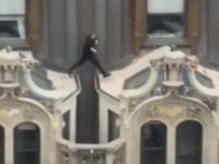 ŠOKANTAN VIDEO: Muškarac snimljen kako skače preko krovova nebodera u New Yorku