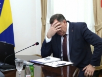 'VRATI PASOŠ SRBIJI, A PARE OD VILE NA DEDINJU…': Društvene mreže gore, nakon što je Milorad Dodik brutalno nasrnuo na članicu CiK-a BiH…
