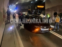 SAOBRAĆAJNA NESREĆA U TUNELU VRANDUK: Autobus udario u putnički automobil, nastale velike gužve...