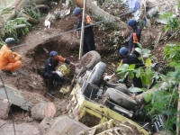 ŠKOLE SE URUŠILE: Među 252 poginulih u zemljotresu u Indoneziji mnogo školske djece