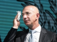 VLASNIK AMAZONA DAO JOŠ JEDNO OBEĆANJE: Jeff Bezos najavio da će podijeliti većinu svog bogatstva koje je 'teško' 124 milijarde dolara
