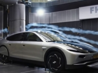 CIJENA 'SITNICA': Počela proizvodnja prvog solarno-električnog automobila, dva mjeseca bez spajanja na utičnicu… (VIDEO)