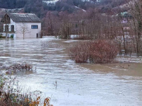 DRAMATIČNO U HERCEGOVINI: Evakuacije građana zbog obilnih poplava, spašavali zaglavljene u automobilima...