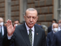 KAMERA SE ZATRESLA: Erdoganu pozlilo usred razgovora, prekinut prijenos...