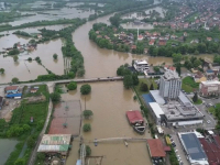 VRHUNAC VODENOG VALA: Alarmantno u Krajinu, poplavljene kuće, prekinute putne komunikacije, apel stanovništvu...