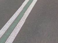 UKOLIKO VOZITE EUROPSKIM CESTAMA OVO TREBATE ZNATI: Koja je funkcija zelene linije na cesti – između dvije bijele…