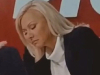 HIT NA INTERNETU: Pogledajte trenutak kada je poznata voditeljica zaspala usred programa…