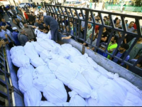 OGROMAN BROJ ŽRTAVA IZRAELSKOG NAPADA: Palestinci položeni u masovnu grobnicu u Gazi (VIDEO)