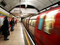 KAZNILI GA ZBOG SOLIDARNOSTI: Suspendovan mašinovođa u Londonu jer je putem razglasa u metrou uzvikivao 'Slobodna Palestina'