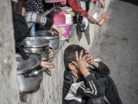 RASTE GLAD U GAZI: Djeca se bore za hranu (FOTO)