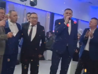 KAKAV BEND, SVI SU GLEDALI U MILETA: Dodik zapjevao na proslavi punoljetstva sina direktora bijeljinske bolnice (VIDEO)