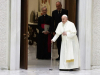 ČINI SE DA JE BOLJE: Papa Franjo na audijenciju stigao koristeći se štapom, uputio nove apele za mir u Ukrajini i na Bliskom istoku