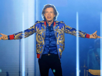 NEUMORNI ROKER: Mick Jagger (80) u kafiću se rasplesao na pjesmu 'Moves Like Jagger' (VIDEO)