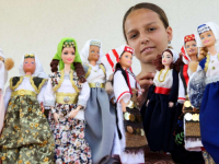 NAJMLAĐA PODUZETNICA U BiH: Ima 11 godina i izrađuje lutke u narodnoj nošnji