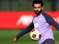 POPUT JUNAKA IZ AKCIONIH FILMOVA: Mohamed Salah se na treningu Liverpoola pojavio u odijelu (VIDEO)