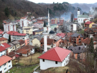 NASTAVAK RATA POLITIČKIM SREDSTVIMA: Srebreničkim ulicama i trgovima namjeravaju dati imena po četnicima, tačka spremna za Skupštinu
