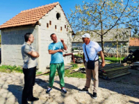 MINISTAR DIZDAR U NEVESINJU: Porodici Mušinović koja je u požaru ostala bez doma obećao rekonstrukciju objekta