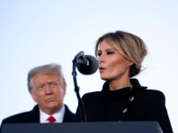 DOK JOJ MUŽU SUDE ZBOG AFERE S PORNO GLUMICOM: Melania Trump predstavila dizajnersku ogrlicu, prodaje se za 230 eura