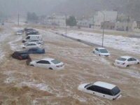 LJUDI SU OSTAVLJALI SVE NA ULICI: Obilna kiša izazvala poplave na Arapskom poluostrvu, poginulo 18 osoba
