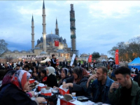 MJESEC ZAJEDNIŠTVA I SOLIDARSNOTI: Iftaru na otvorenom u turskom gradu Edirneu prisustvovalo više hiljada ljudi