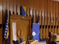 DRŽAVNI SIMBOLI VRAĆENI U PLAVU SALU PARLAMENTA: 'To pokazuje da se moraju znati granice...'