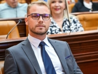 STANIVUKOVIĆ KASNI NA SJEDNICU VIŠE OD SAT VREMENA: 'Ovo nema smisla' - roditelji lupaju glavu šta da rade sa djecom, a gradonačelnik se ne pojavljuje