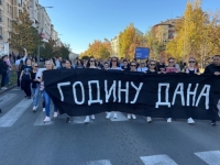 GRADOM VLADA TIŠINA: Rijeke ljudi sa 6 lokacija idu ka mjestu tragedije u Novom Sadu (FOTO, VIDEO)