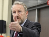 IZETBEGOVIĆ, BEZ PARDONA : 'Trojka je potpuna katastrofa! BiH nije za stolom, već na stolu!'