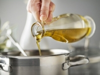 DA SE NE BACI: Kako se pravilno riješiti ulja od kuhanja?