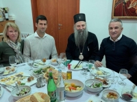 ČAŠICA RAKIJE ISPRED TENISERA: Đoković praznik proveo u društu patrijarha Porfirija