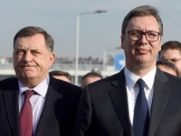KAD PALIKUĆE GLUME VATROGASCE: Taktičko povlačenje Vučića i Dodika