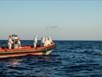 VOŽNJA TROŠNIM BRODICAMA: Spasilačka služba izvukla više od 300 migranata kod...